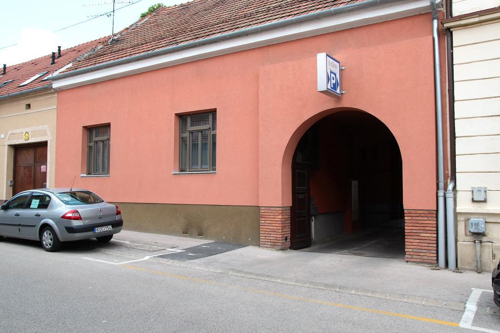 Erhardt Superior Rooms Sopron Exterior photo
